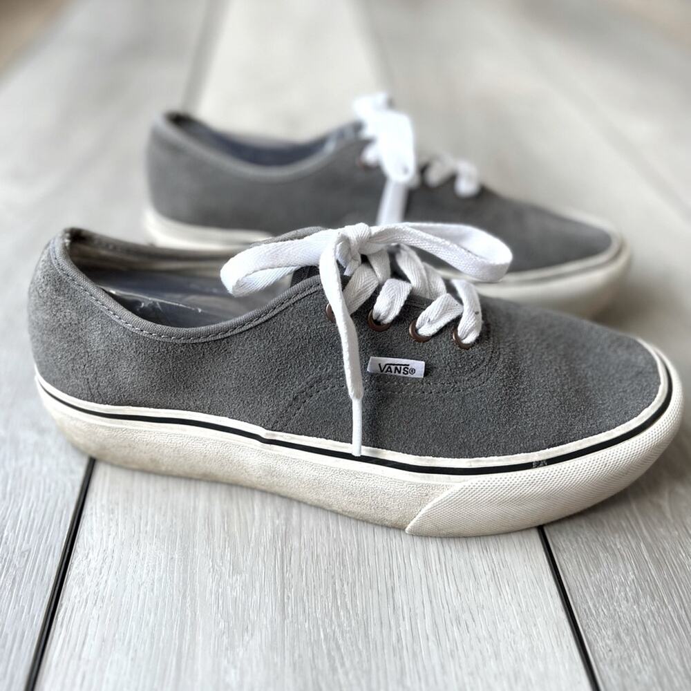 Vans Sneakers in Grey Suede Mens 7.5 Womens 9